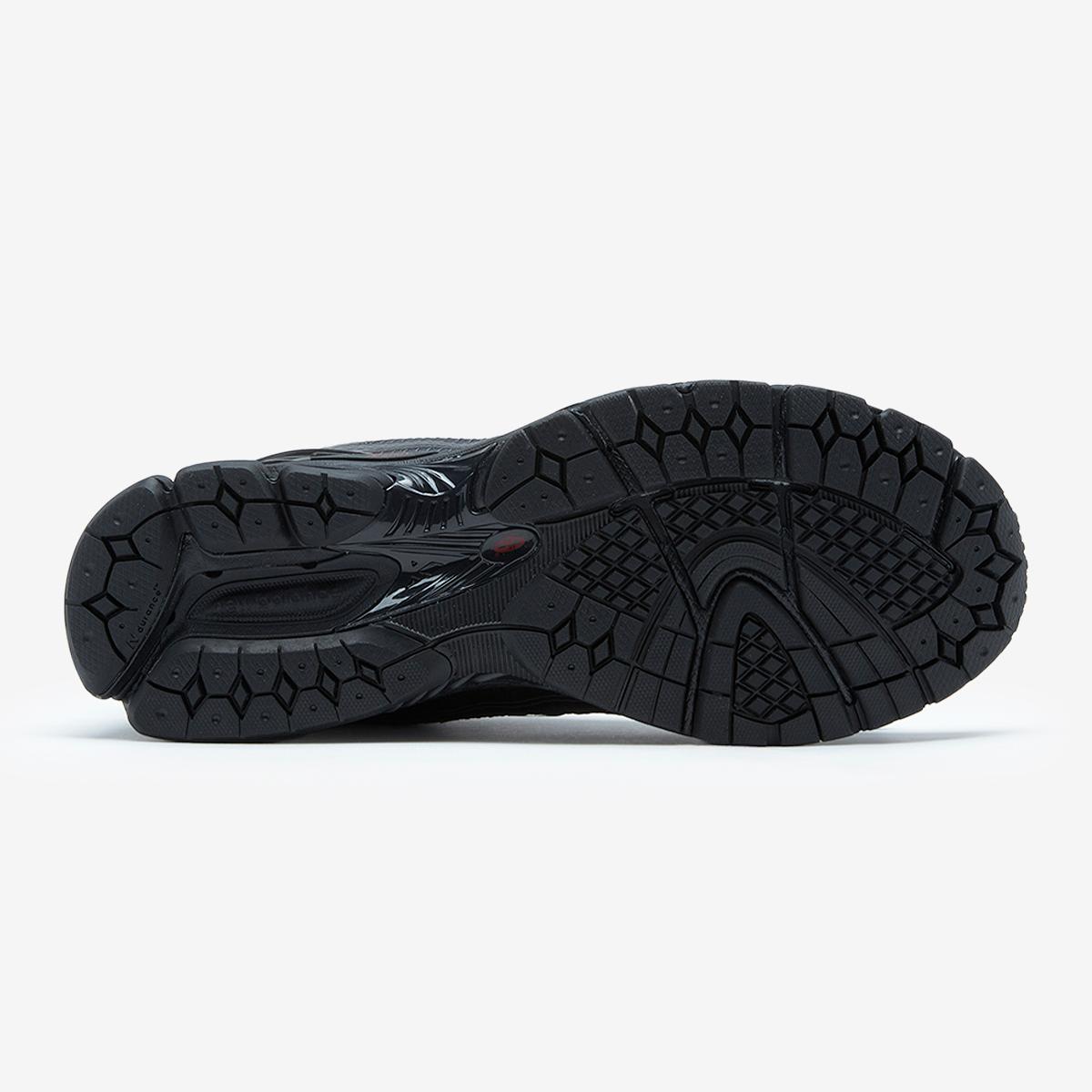 【new balance】 NBPDEF014B / M1906RNB (BLACK) New Balance 1906R Black White M1906RFB