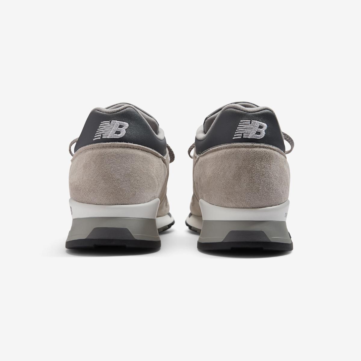 (15)Gray