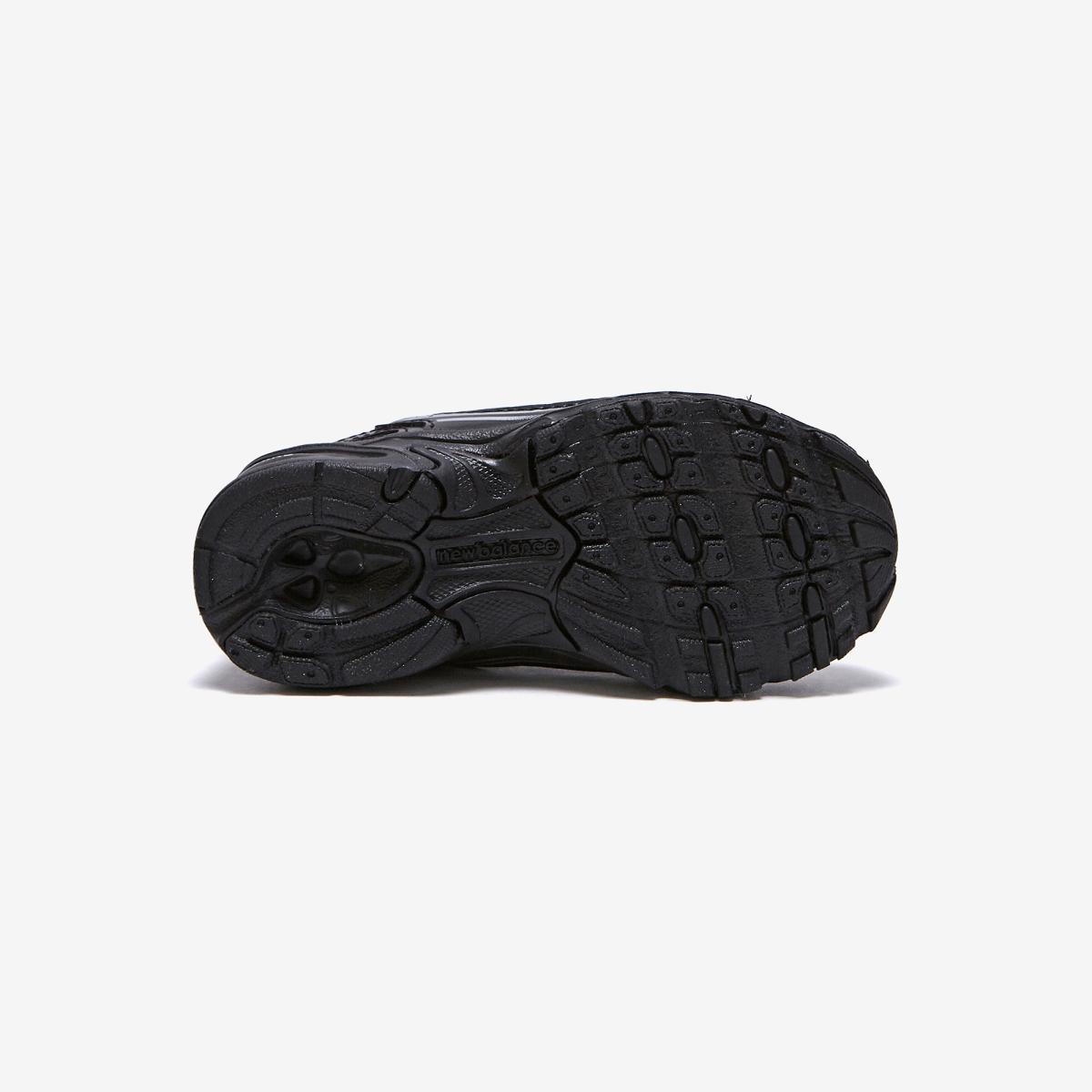 (19)Black