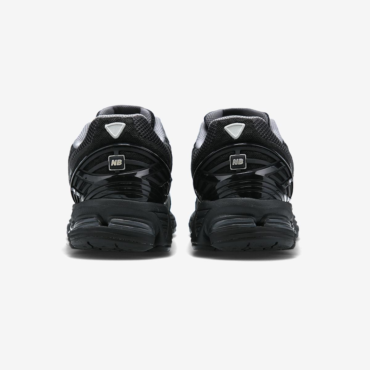 (19)Black