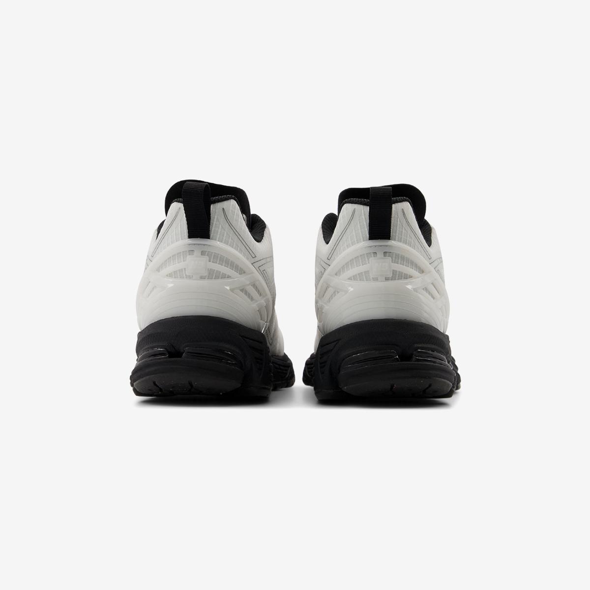 (10)White
