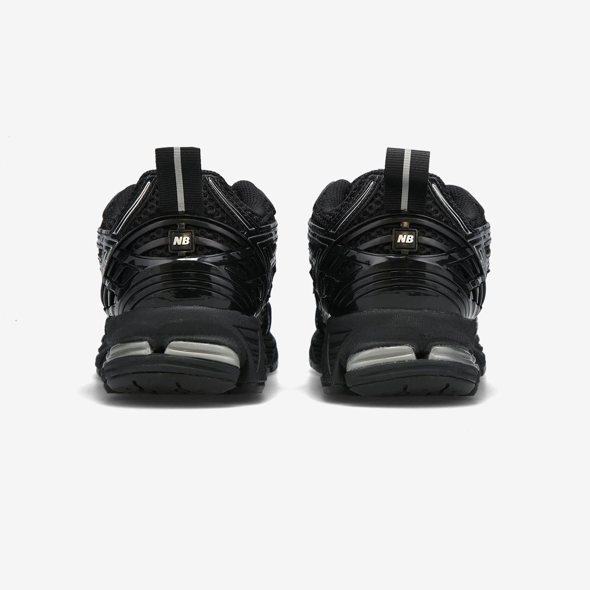 (19)Black