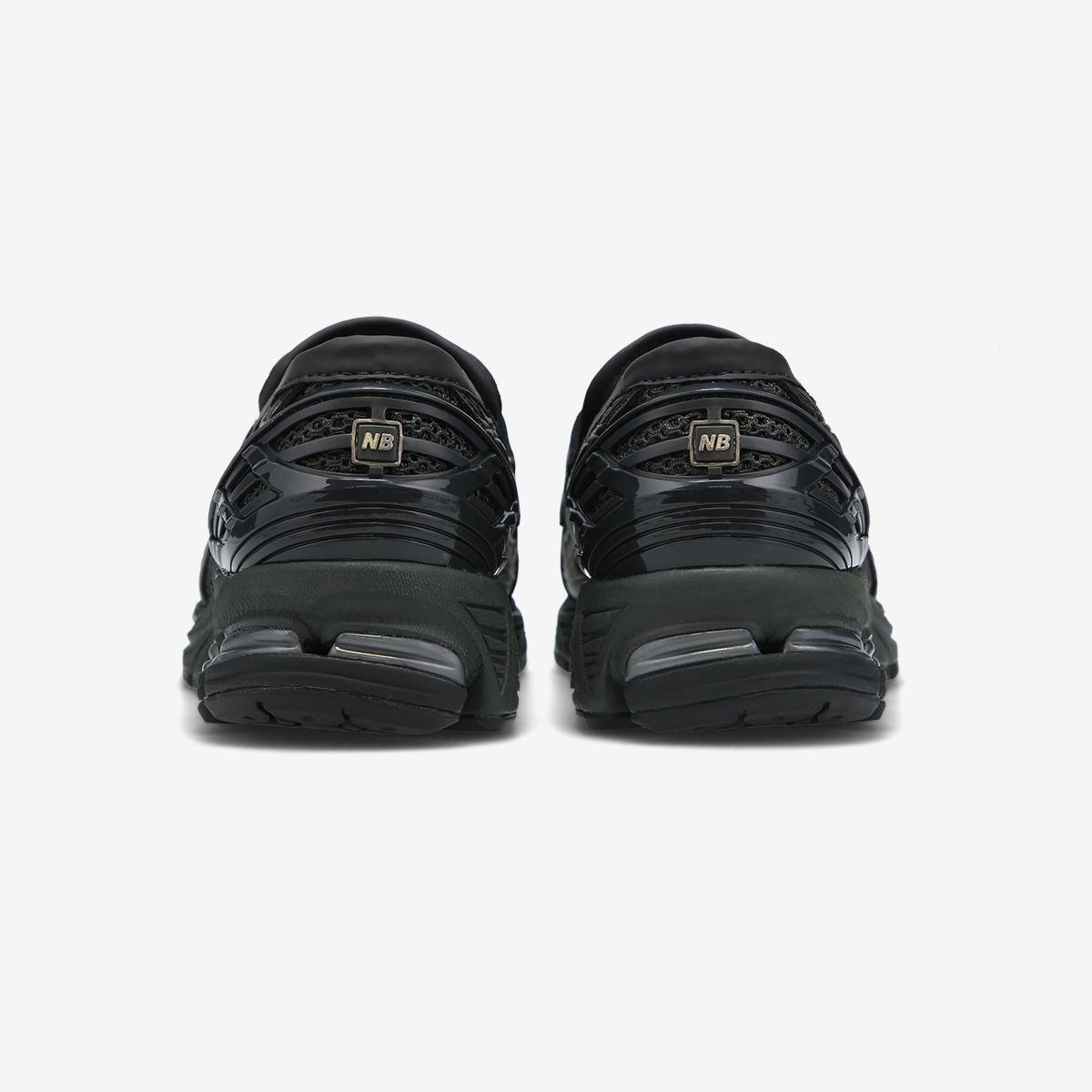 (19)Black