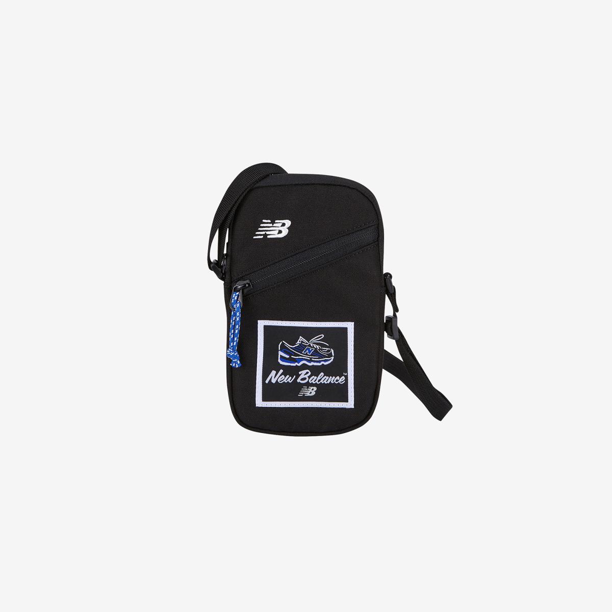 에센셜핸드폰가방