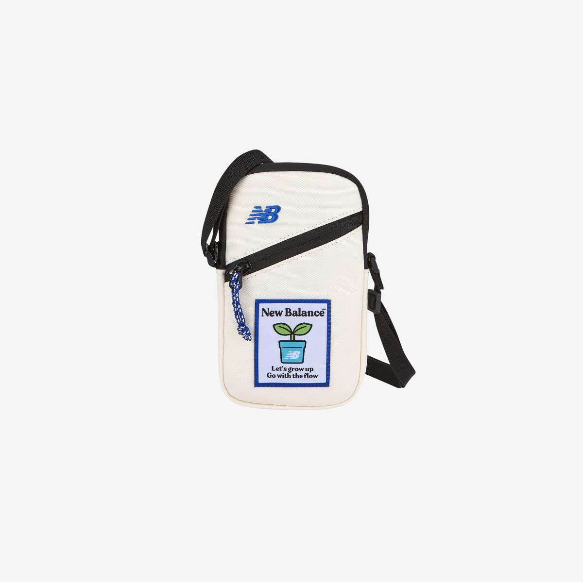 에센셜핸드폰가방