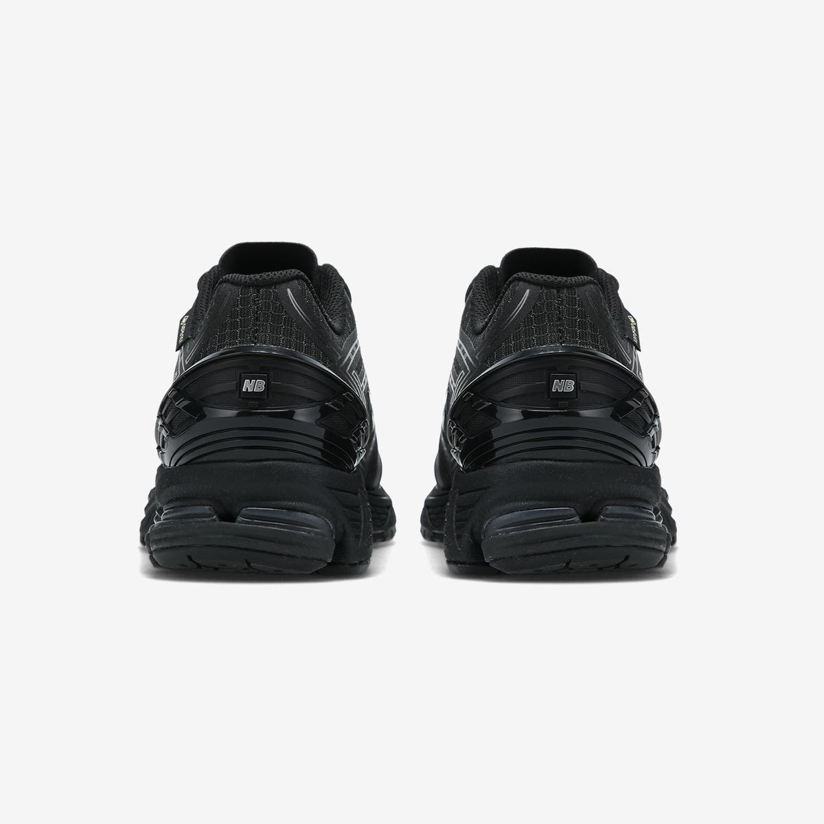 (19)Black