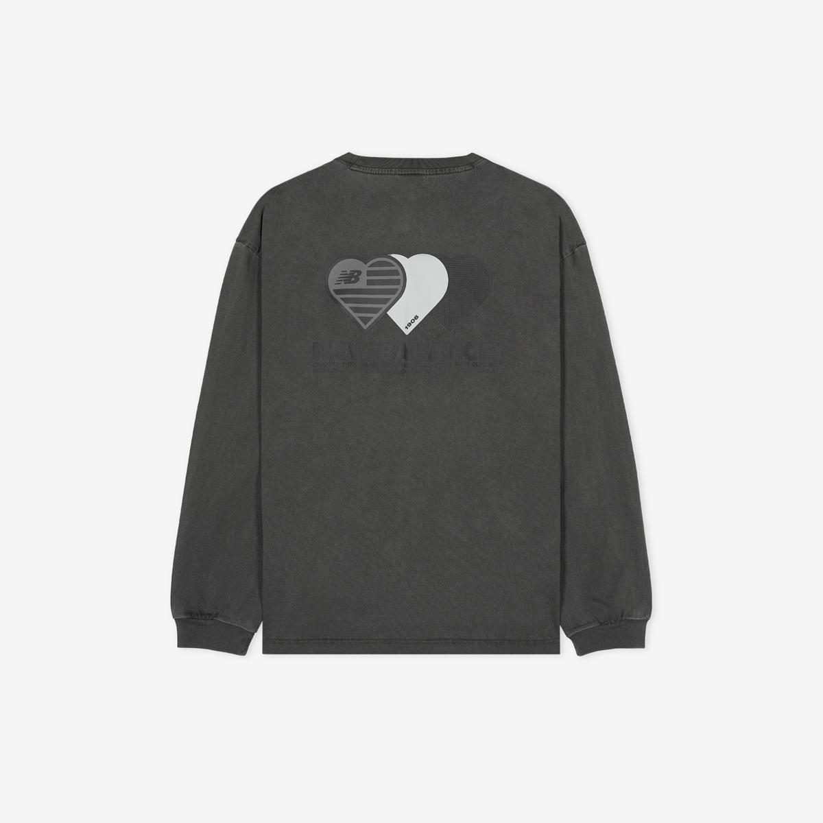 UNI NB 하트 그래픽 긴팔티 (OVER FIT)