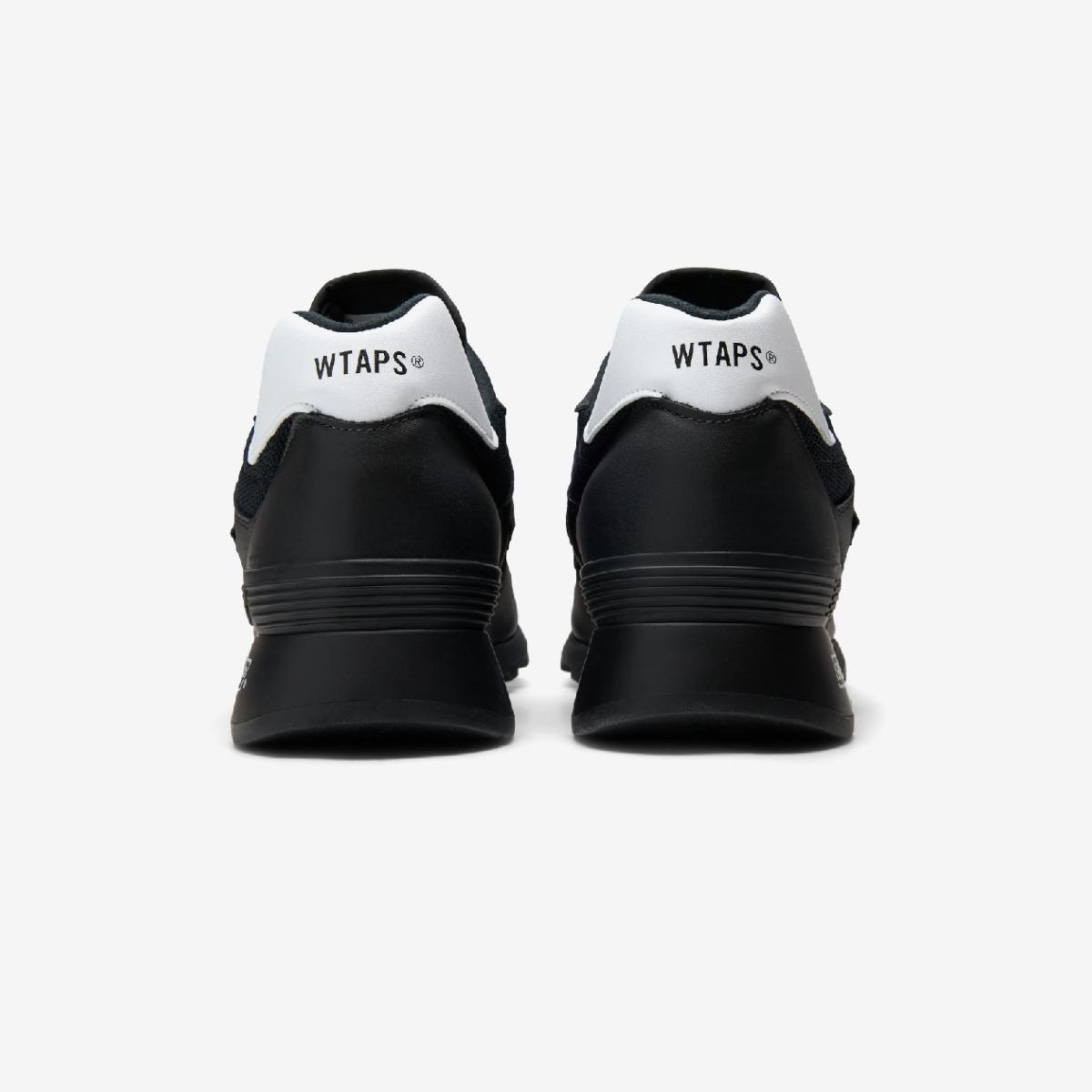 (19)Black