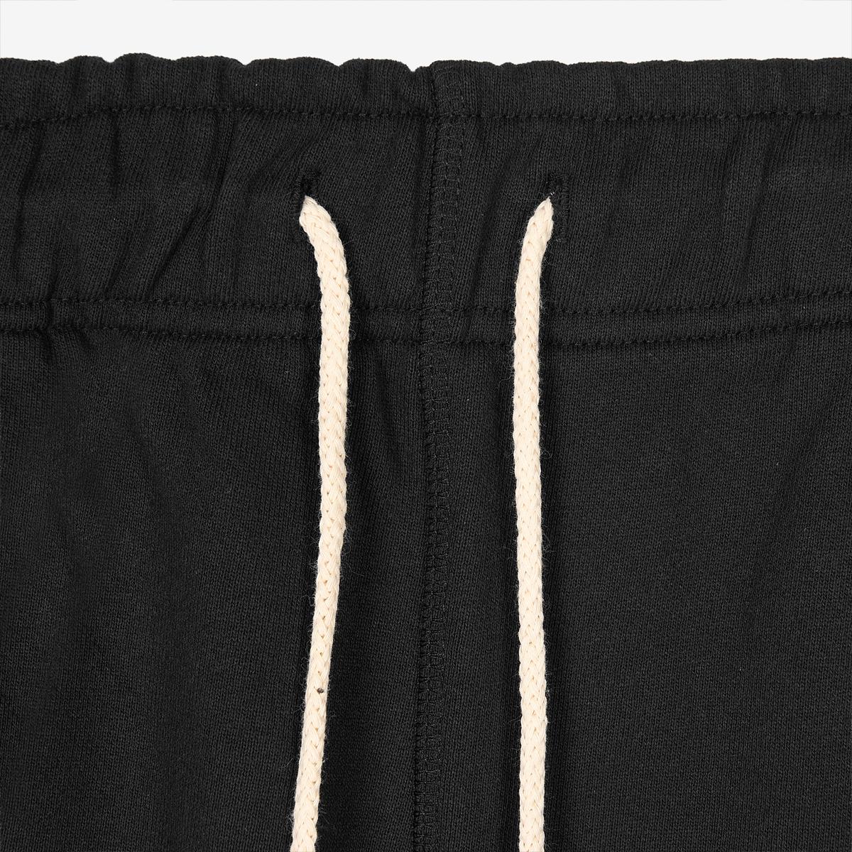 (19)Black