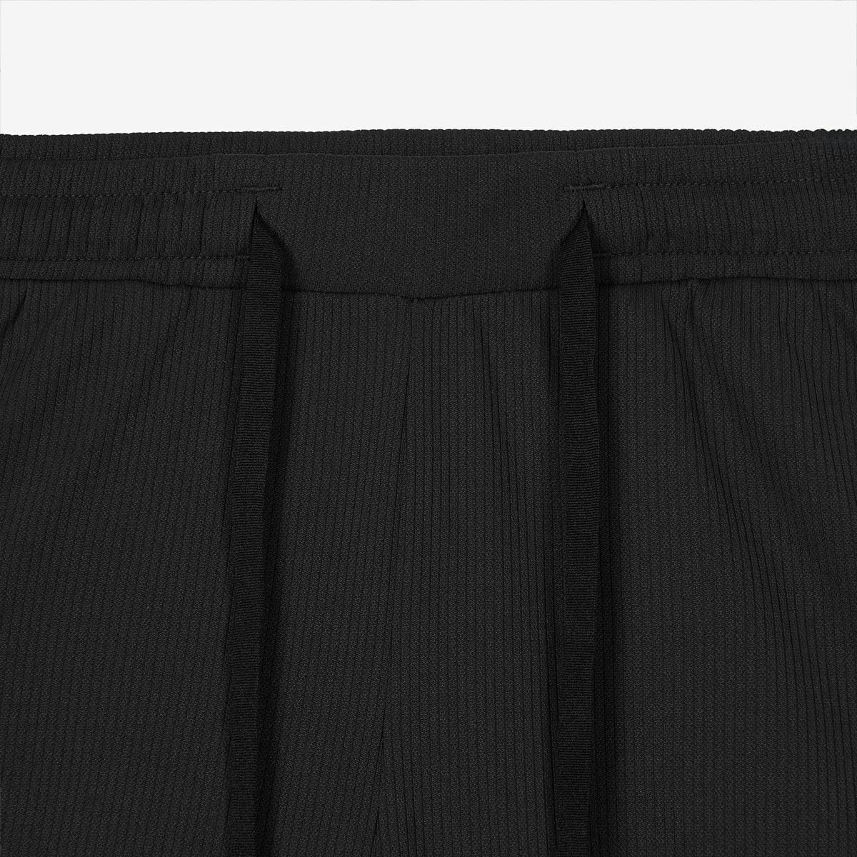 (19)Black