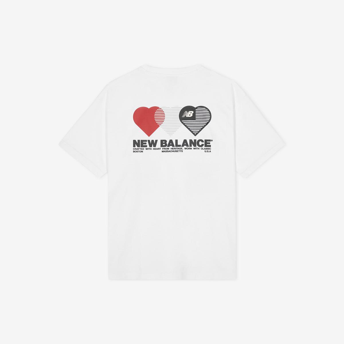 UNI NB 하트 그래픽 반팔티 (SEMI OVER FIT)