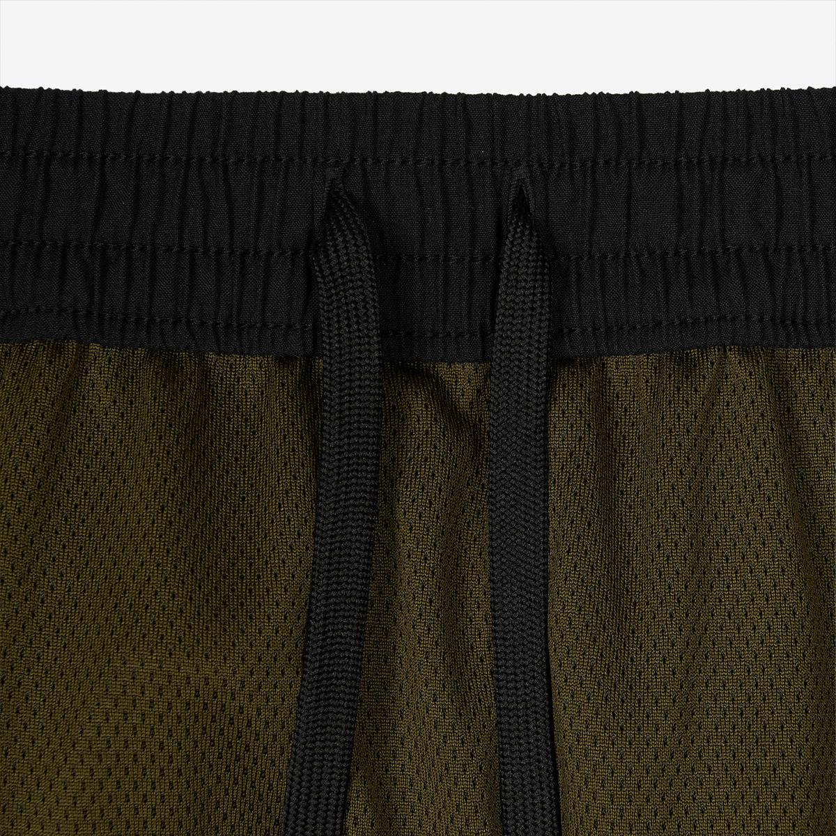 (19)Black