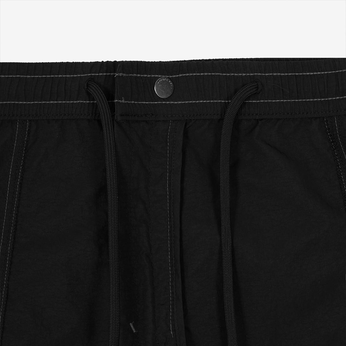 (19)Black