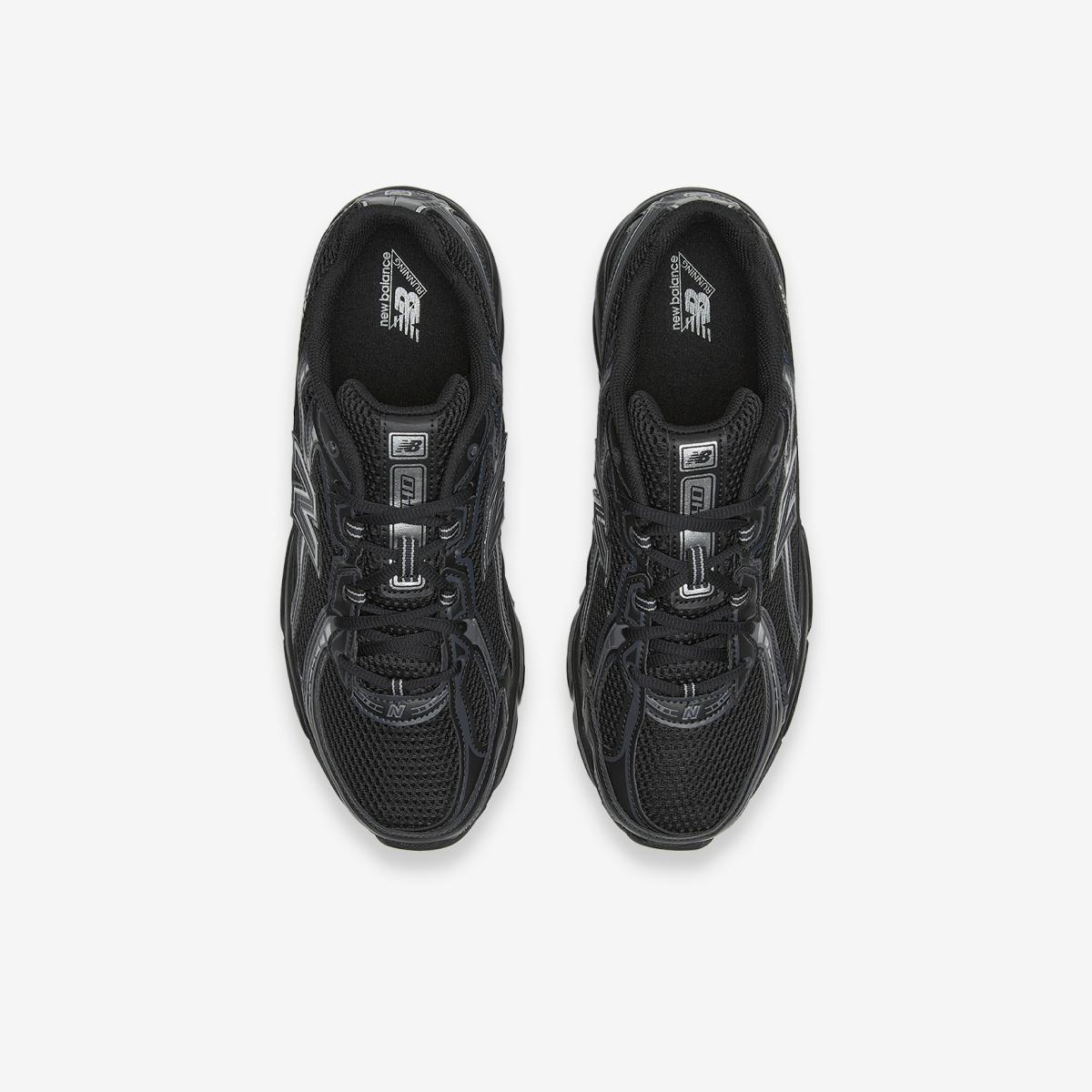 (19)Black