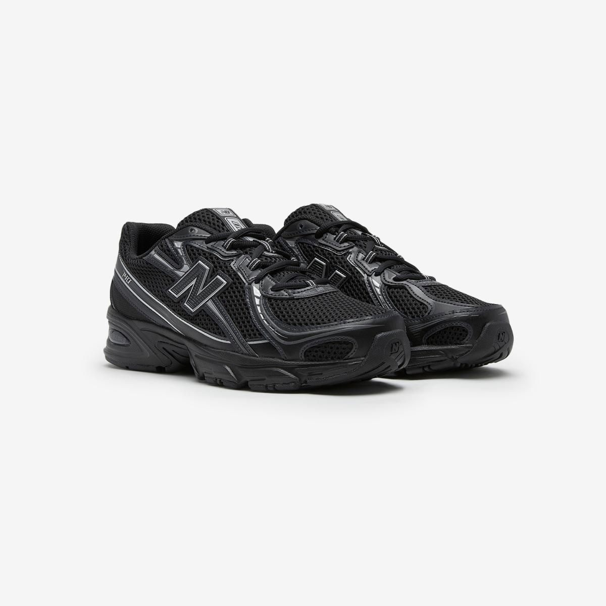 (19)Black