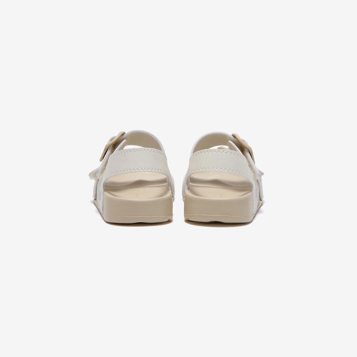(39)Ivory
