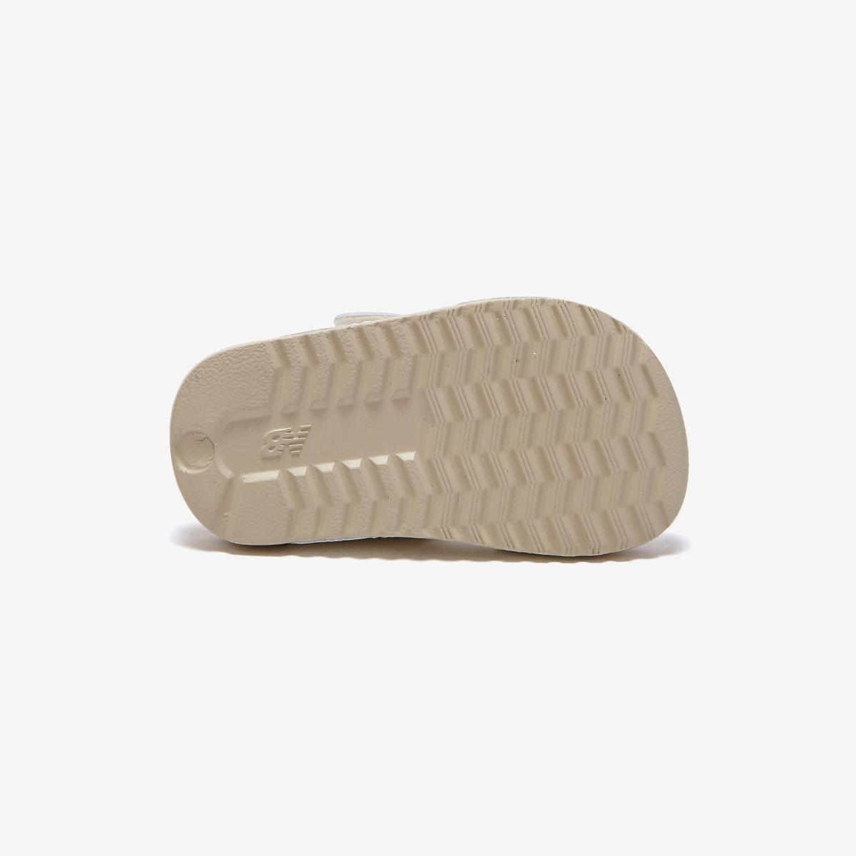 (39)Ivory