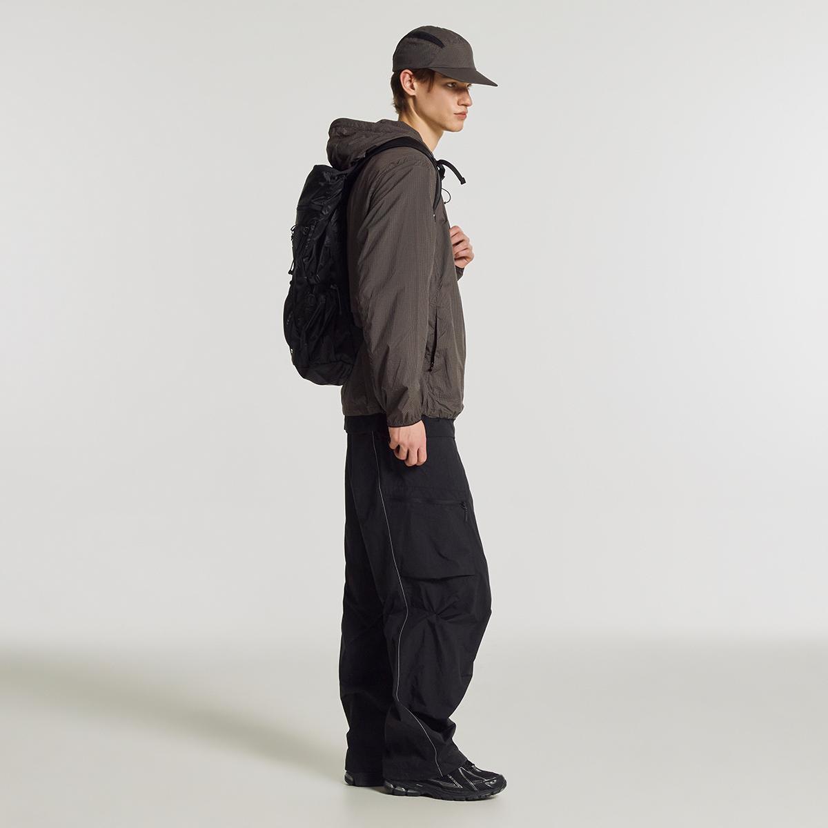 (19)Black