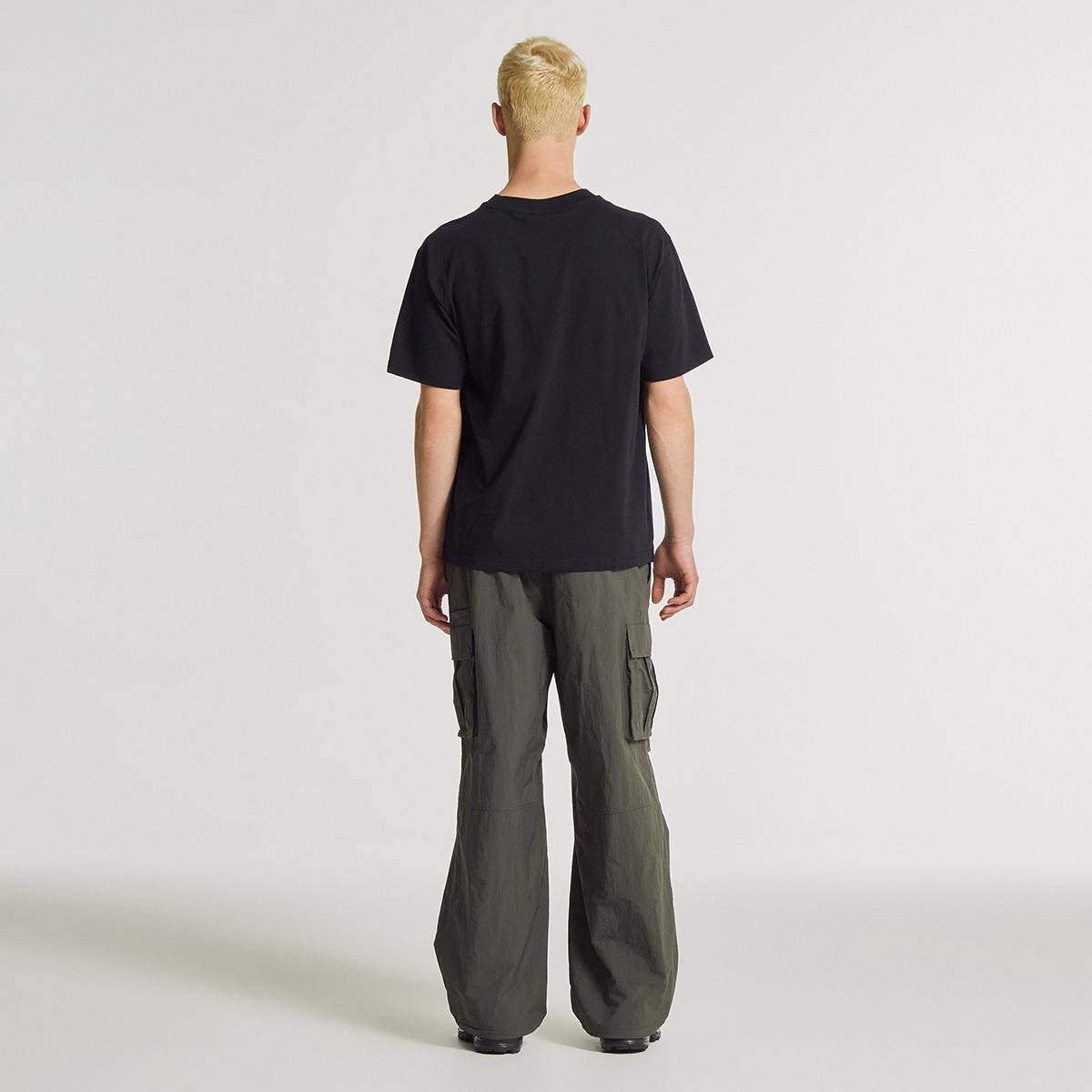 (19)Black