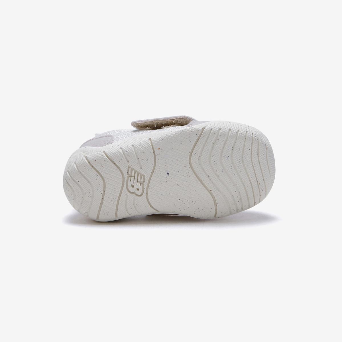 (39)Ivory