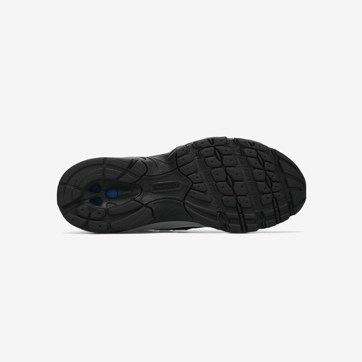 (19)Black