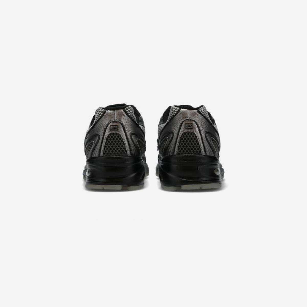 (19)Black