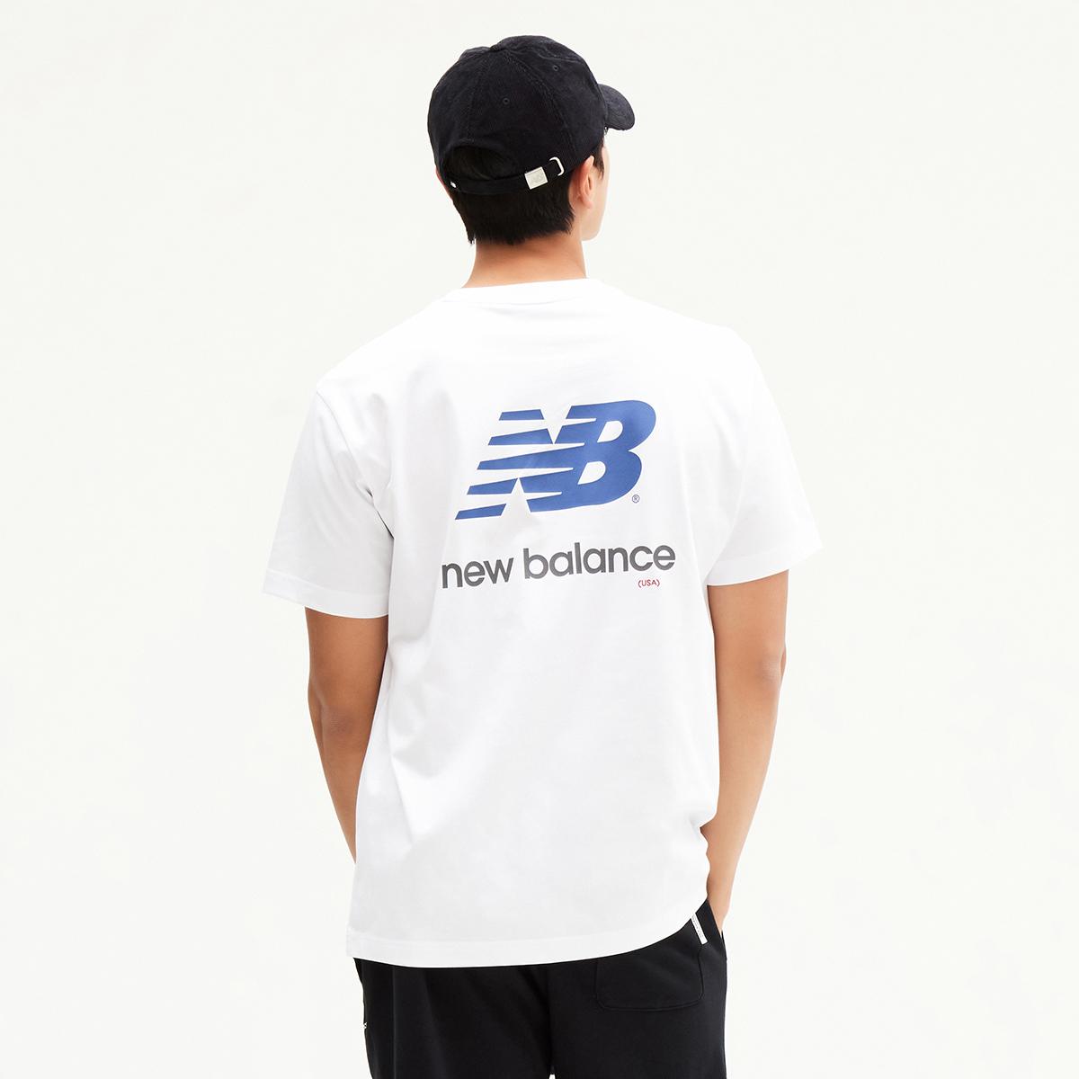 UNI 에센셜 등판 빅로고 반팔티 (STANDARD FIT)