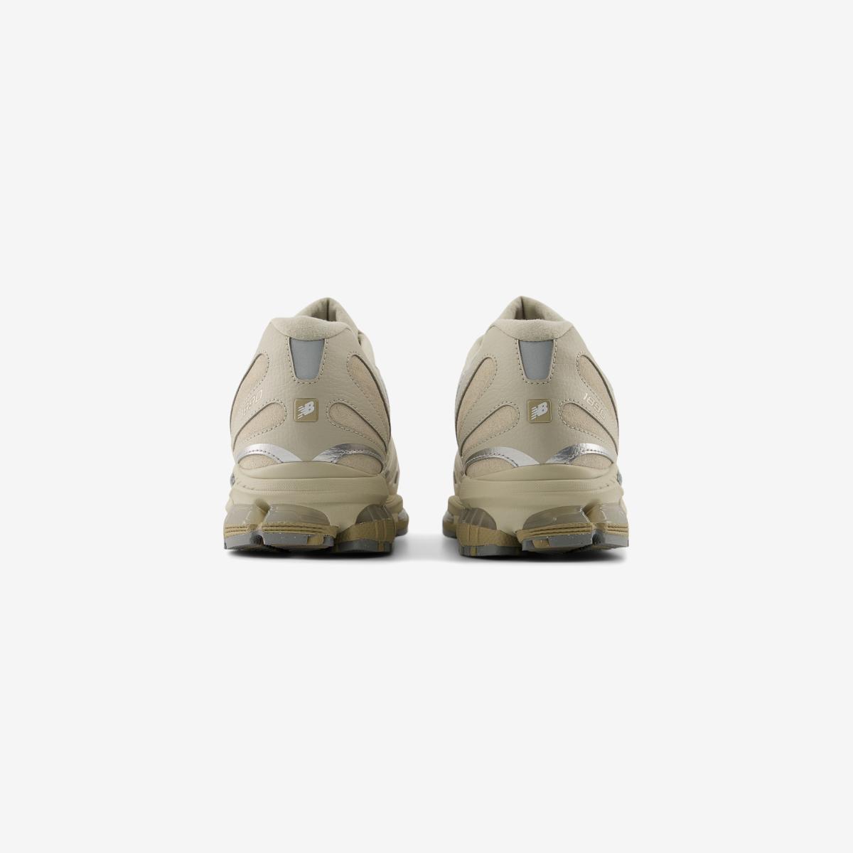 (35)Beige