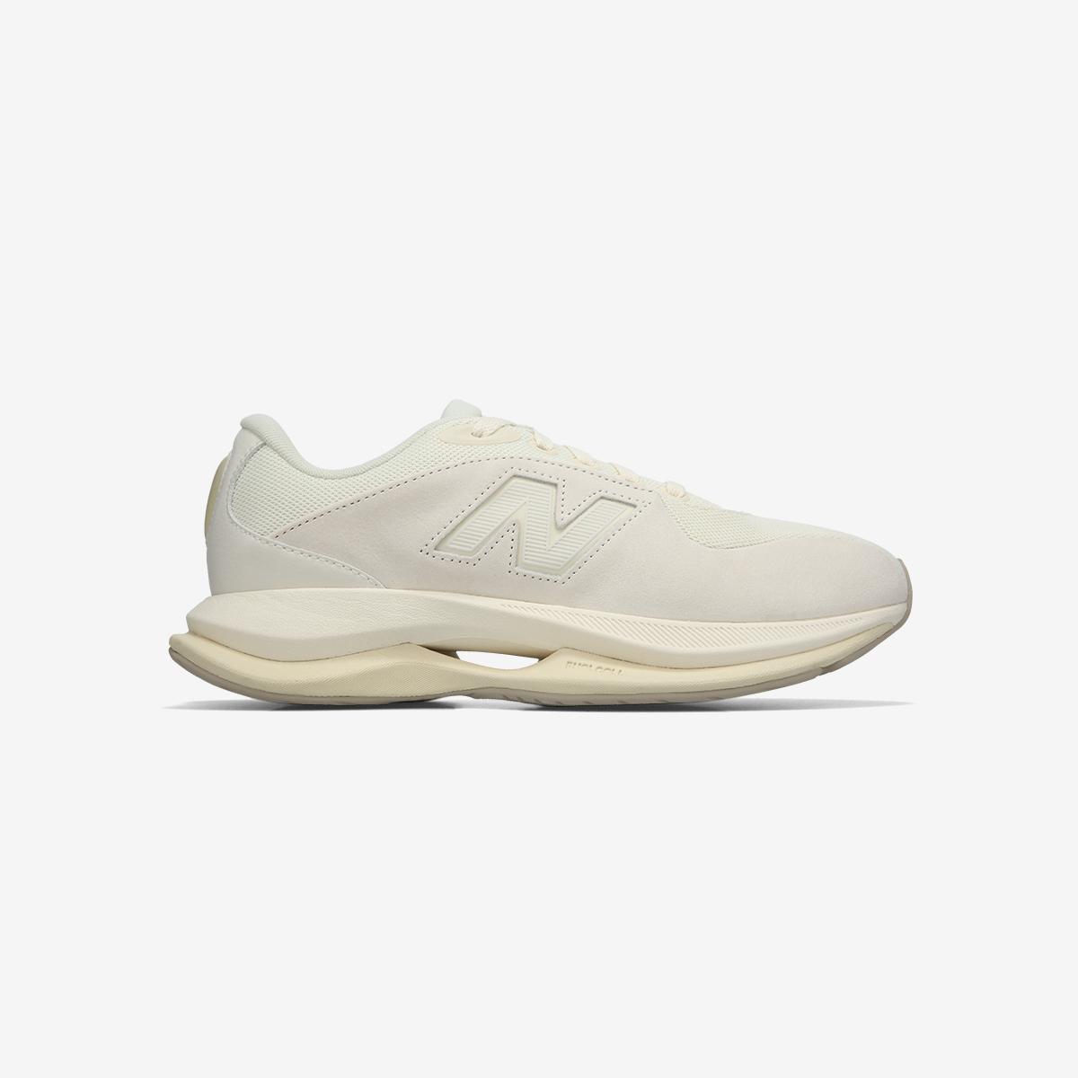 (39)Ivory