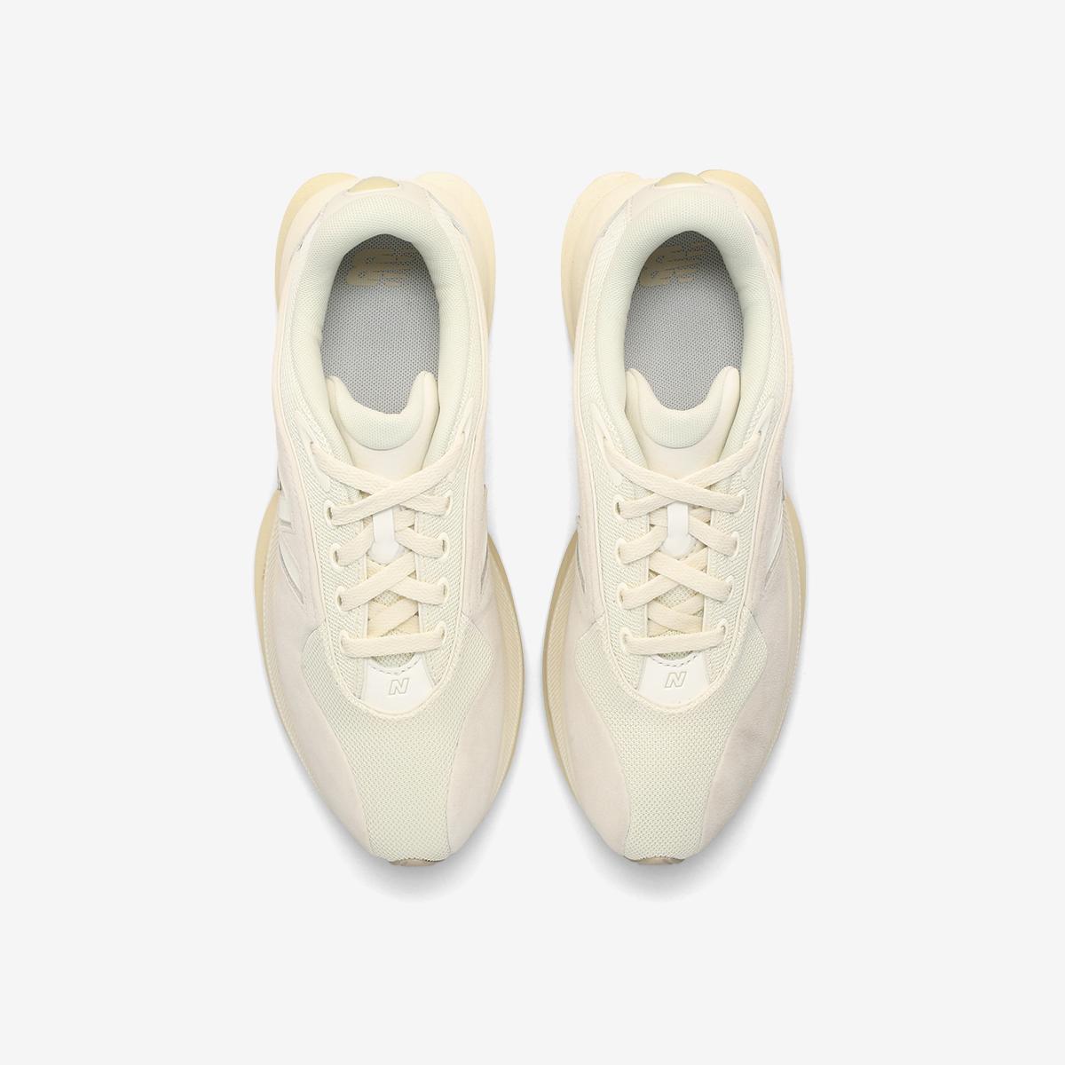 (39)Ivory