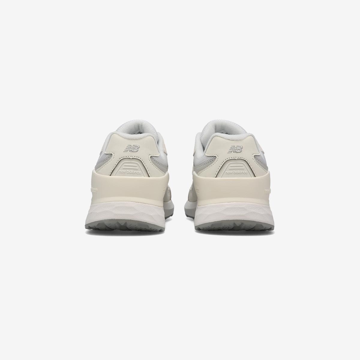 (39)Ivory