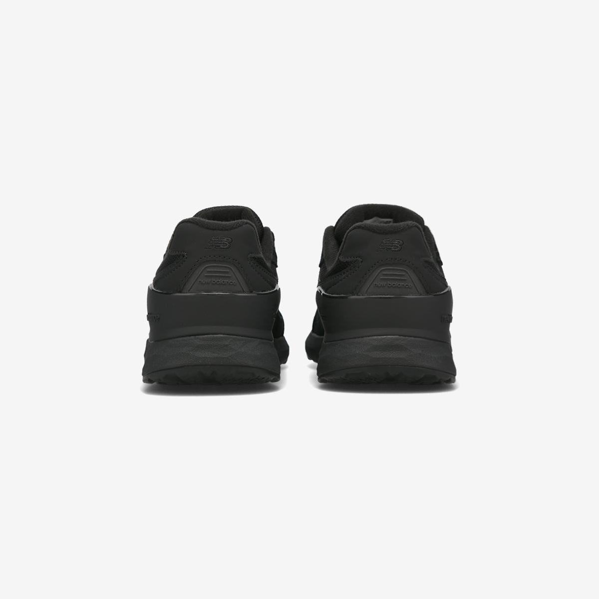 (19)Black