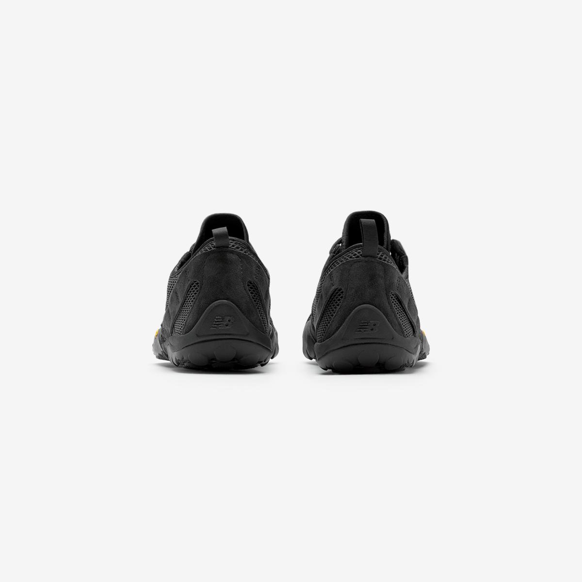 (19)Black