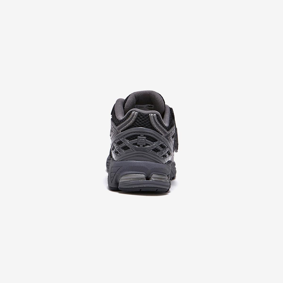 (19)Black