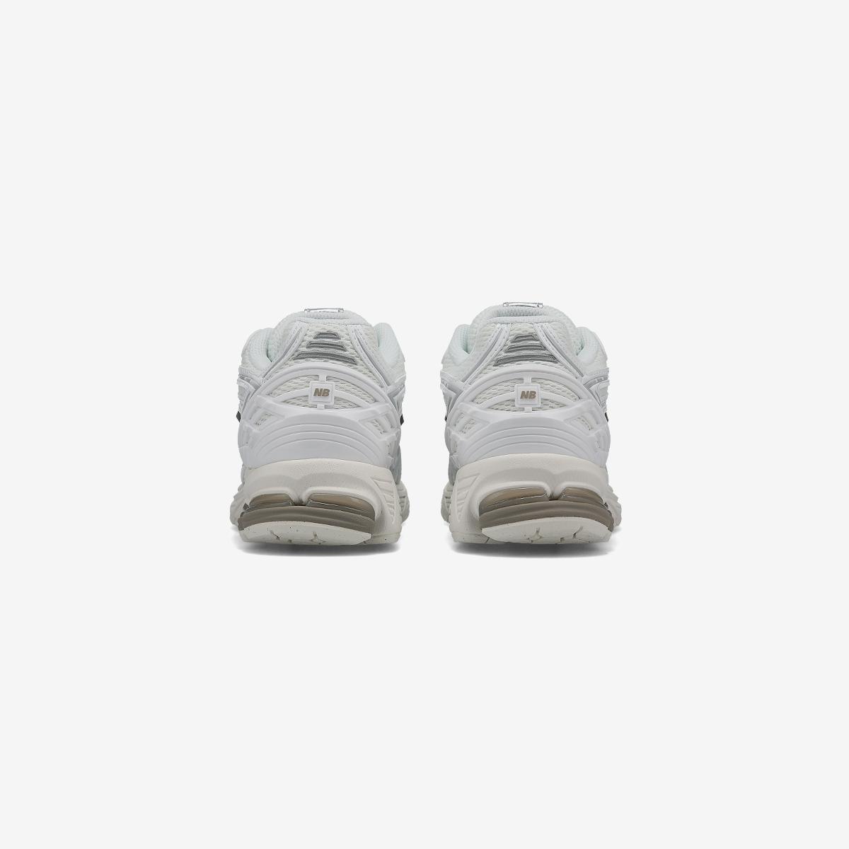 (10)White