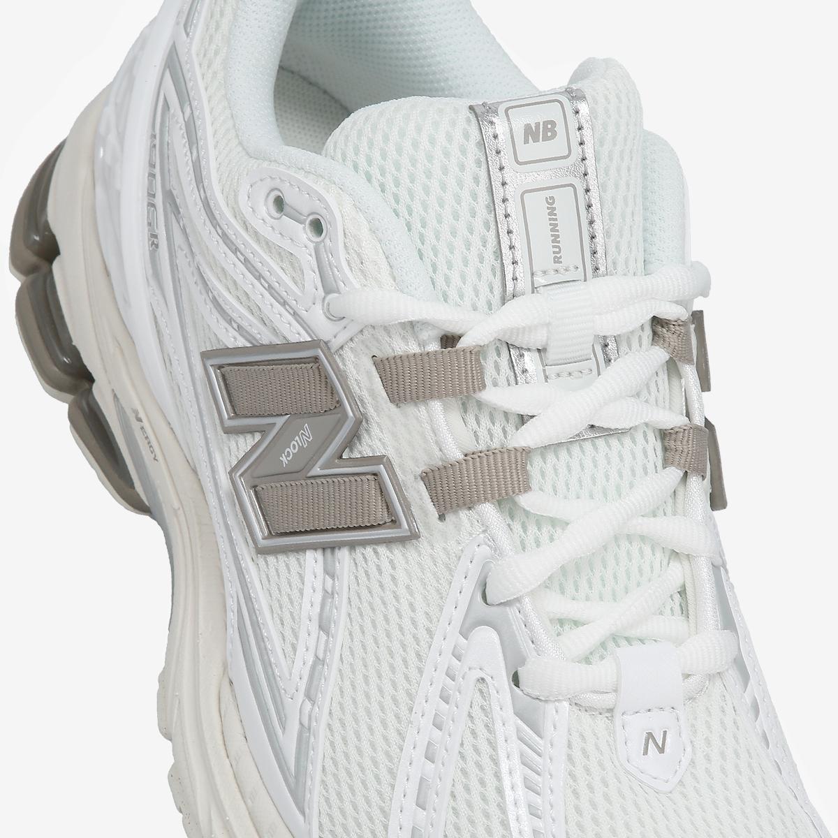 (10)White