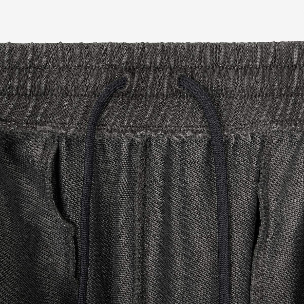 (60)Charcoal