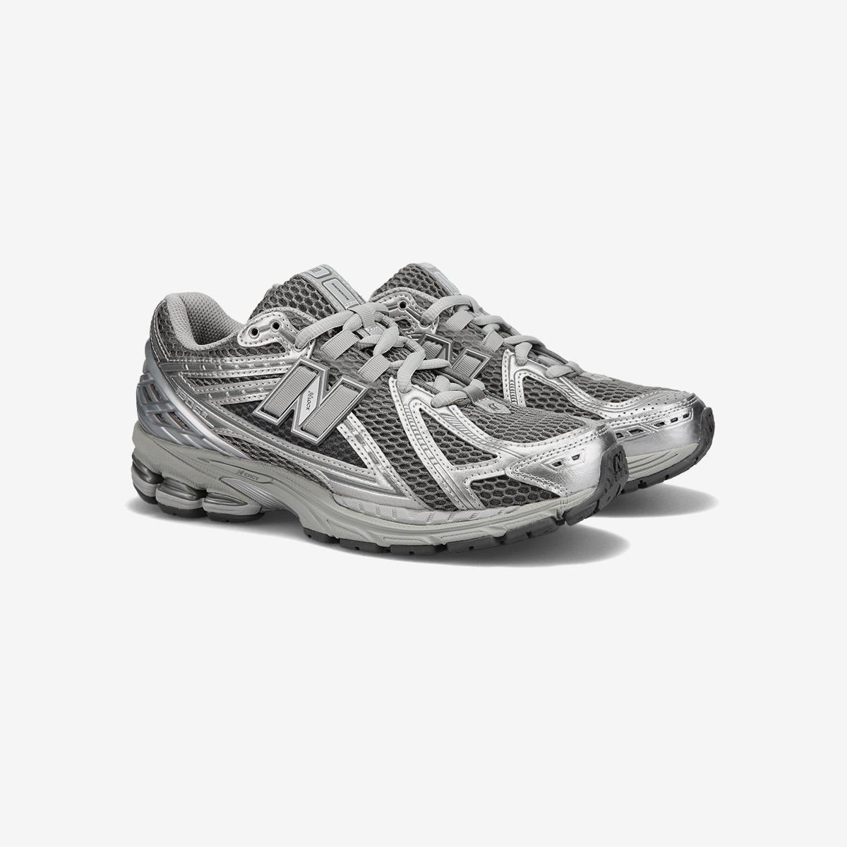 (91)Silver