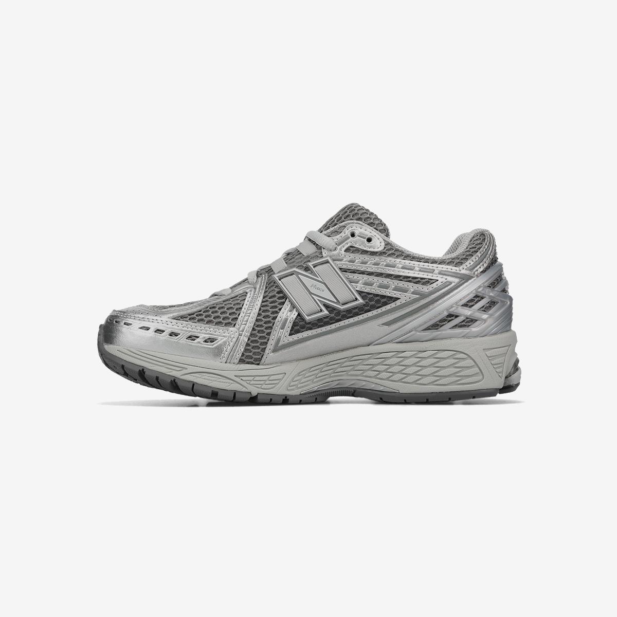 (91)Silver