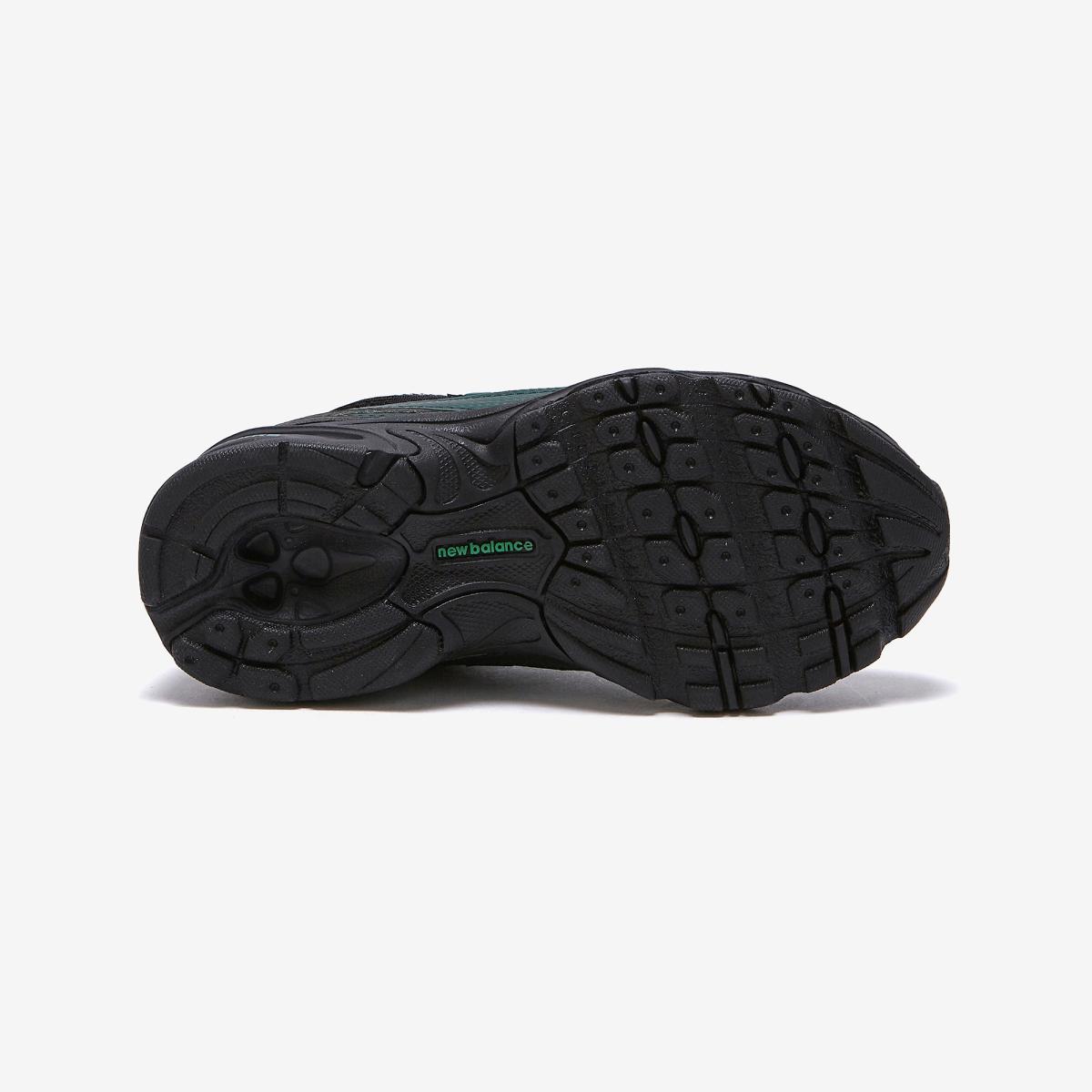 (19)Black