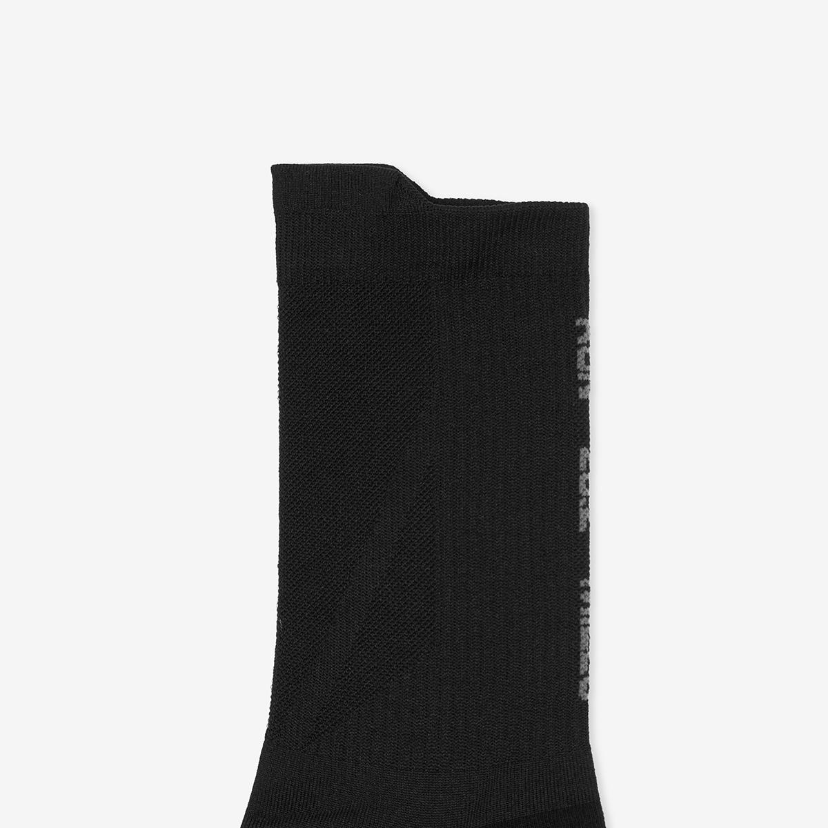 (19)Black
