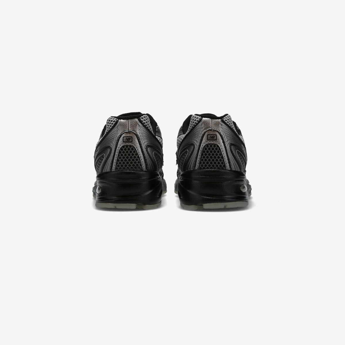 (19)Black