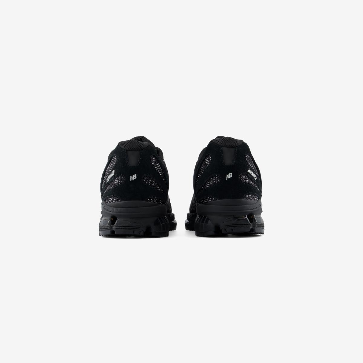 (19)Black
