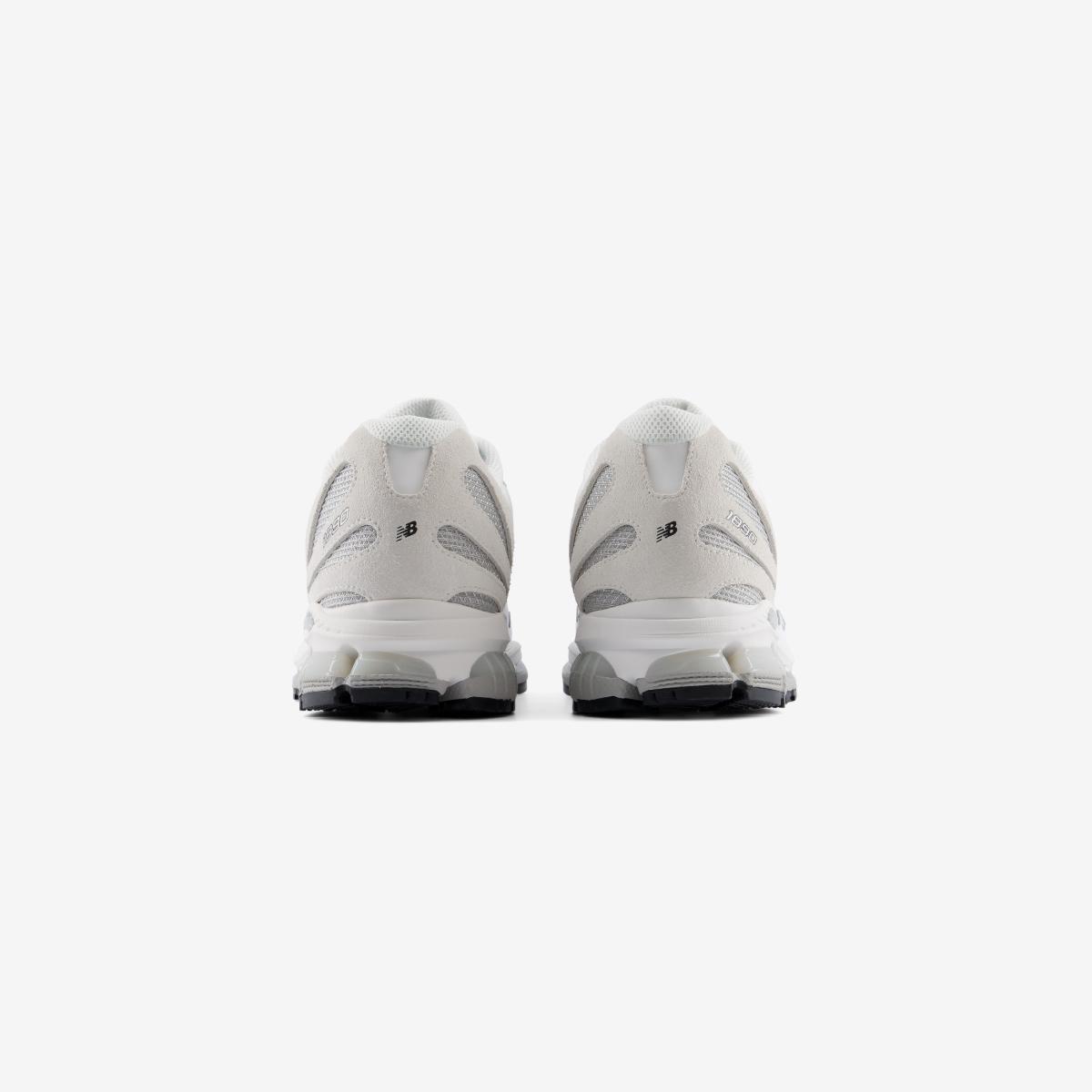 (10)White
