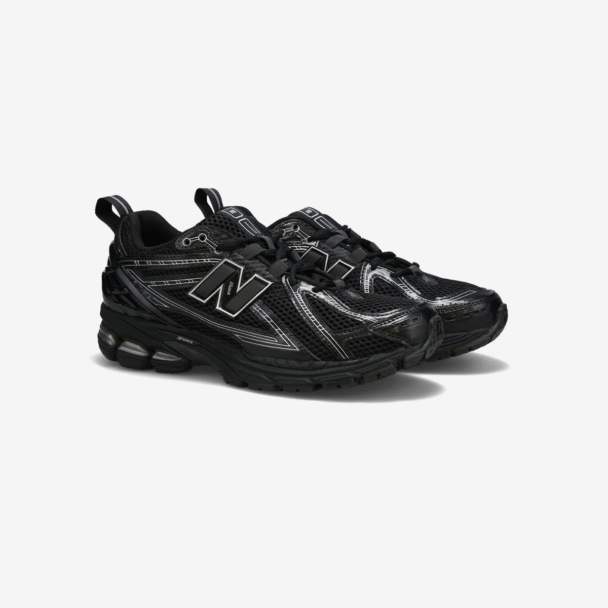 (19)Black