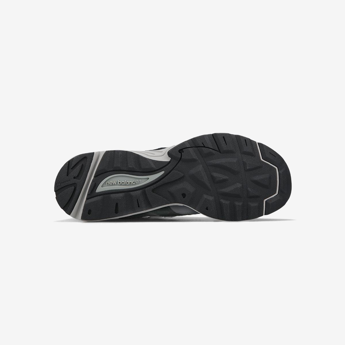(19)Black
