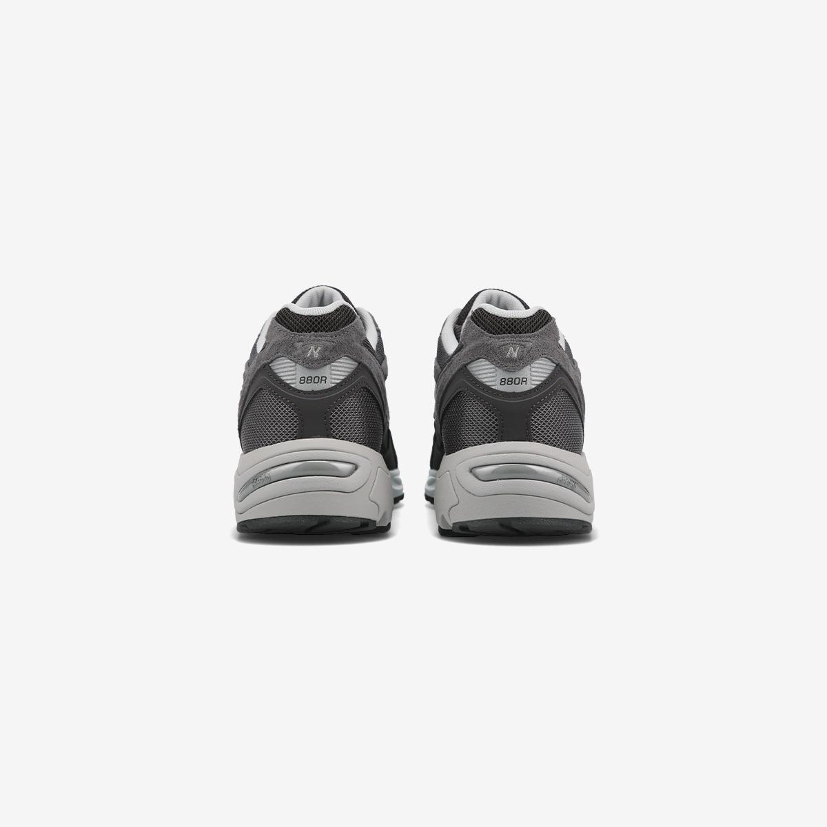 (60)Charcoal