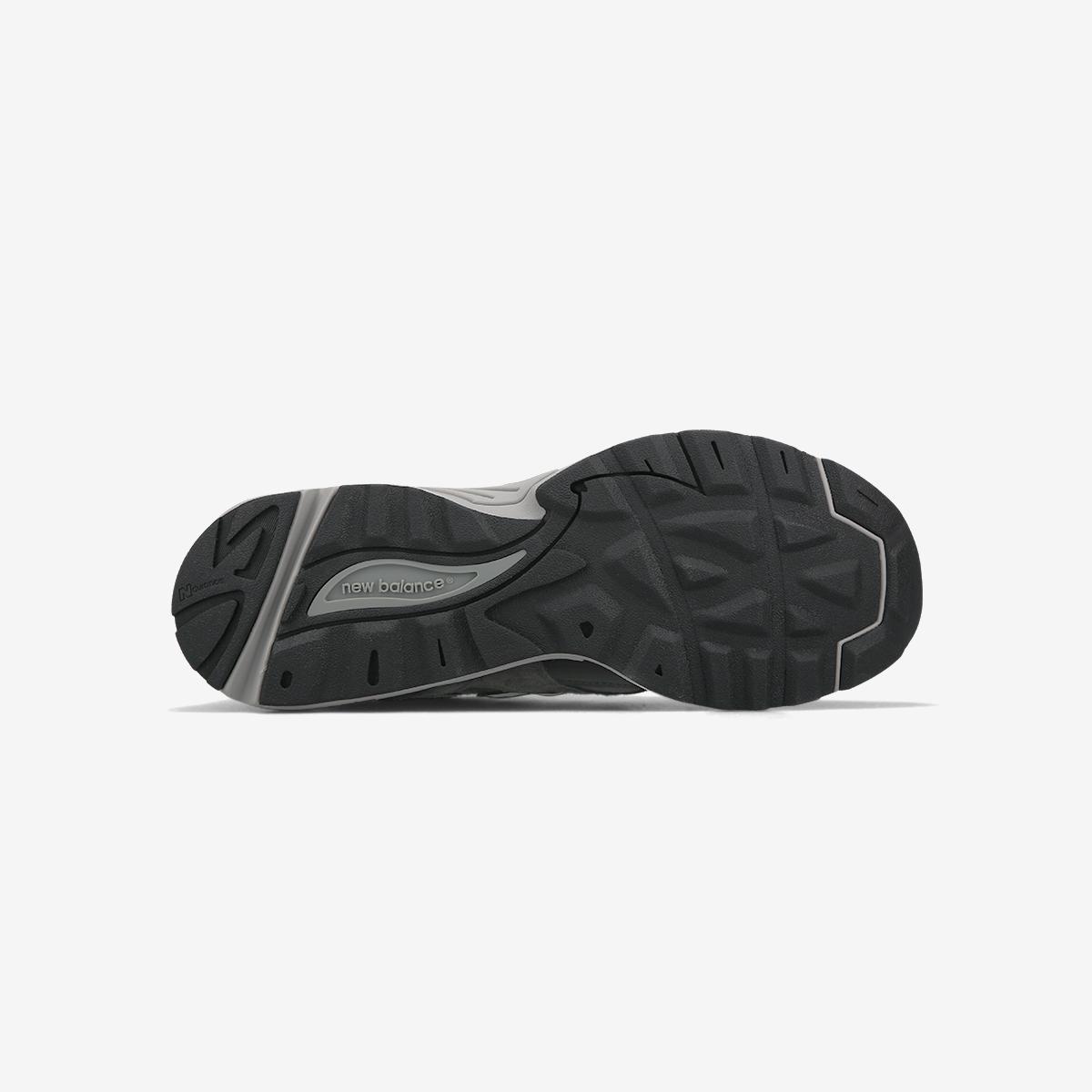 (60)Charcoal