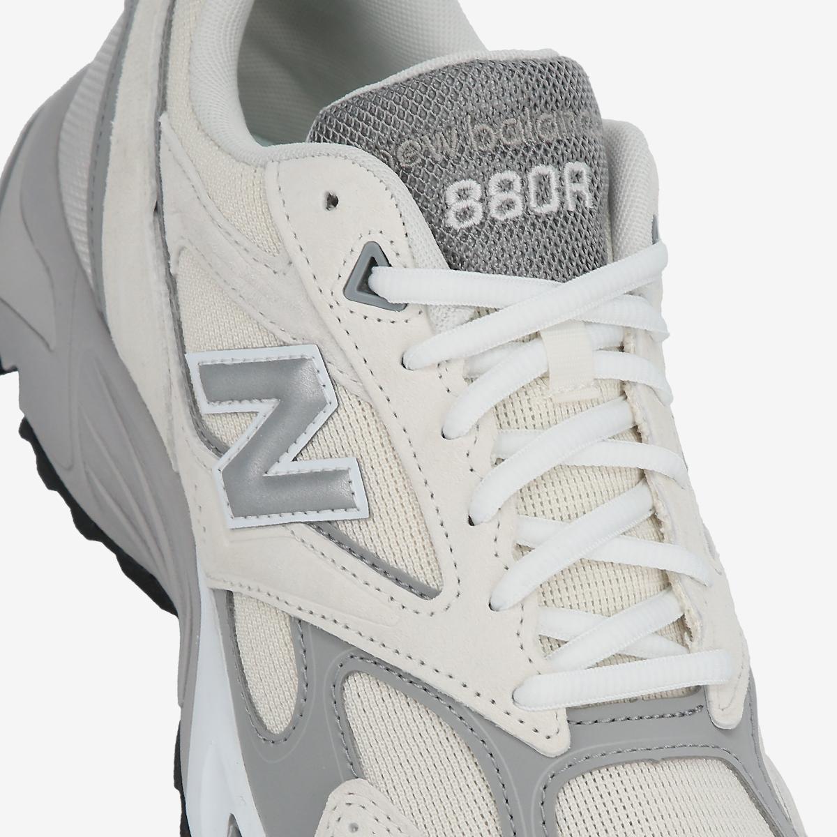 (16)Light Gray