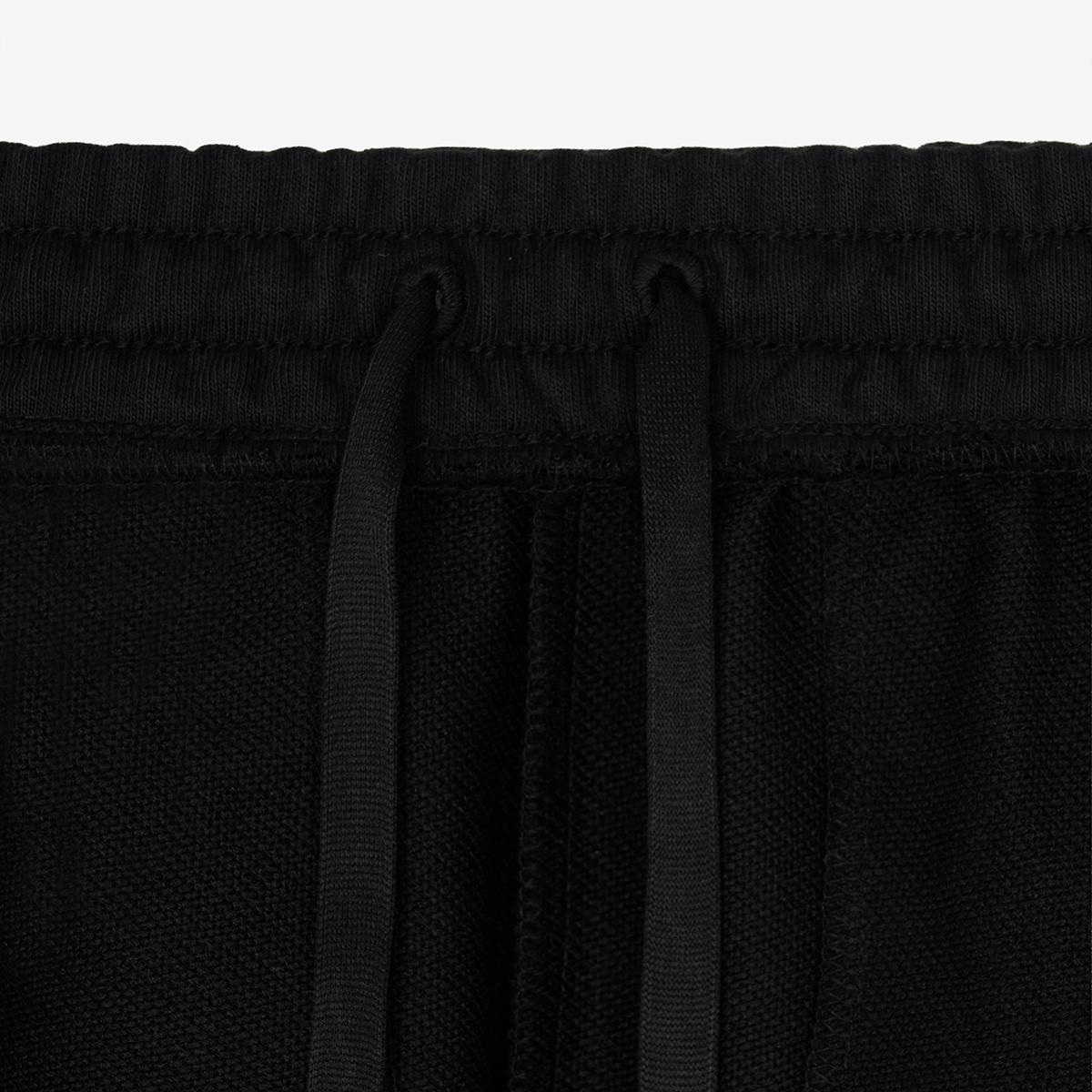 (19)Black